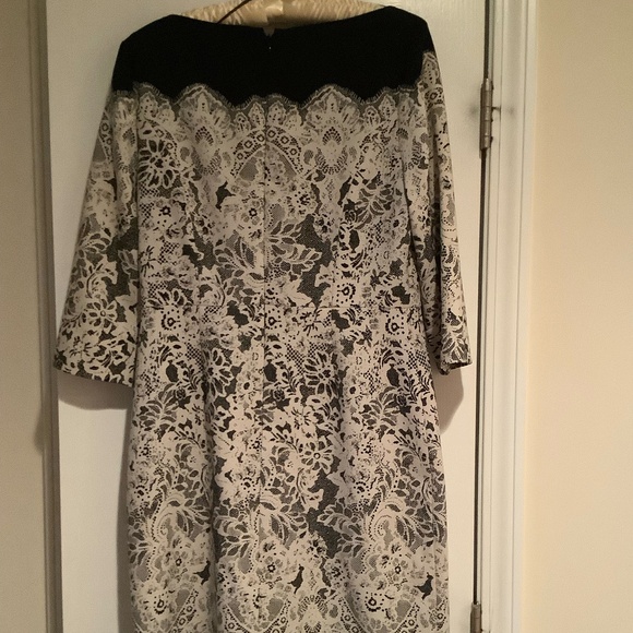 Adrianna Papell Elegant Black and Cream lace print dress - Picture 3 of 10